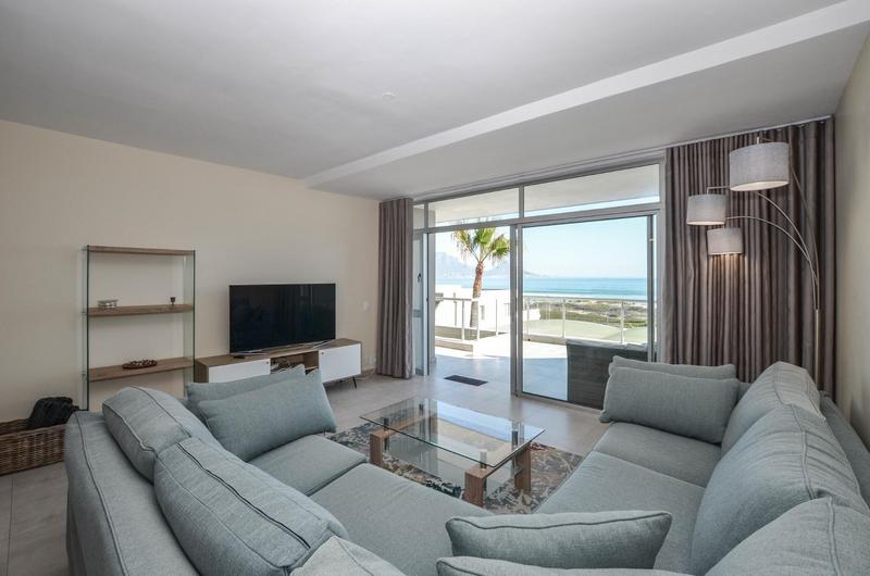 To Let 3 Bedroom Property for Rent in Dolphin Beach Western Cape